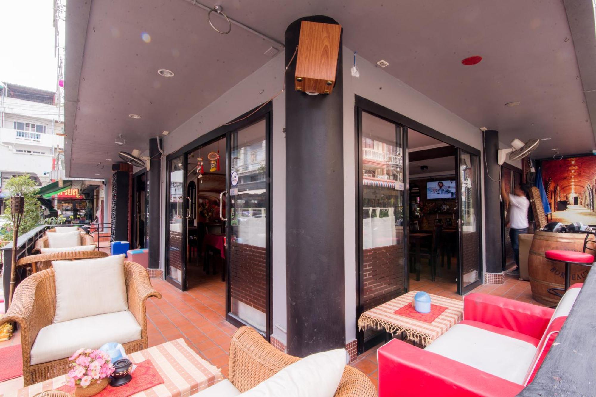De Apartment Pattaya Luaran gambar
